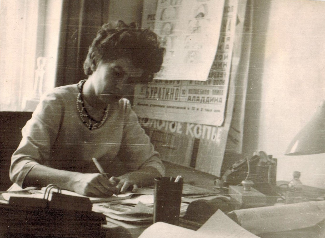 Н. Никифорова, режиссер театра кукол. 1970-е г.: фотография