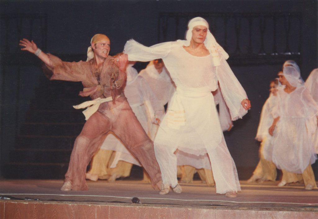 Сцена из спектакля «Иисус Христос – суперзвезда»: фотография