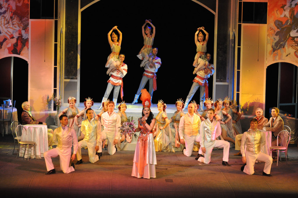 Сцена из спектакля «Сильва»: фотография