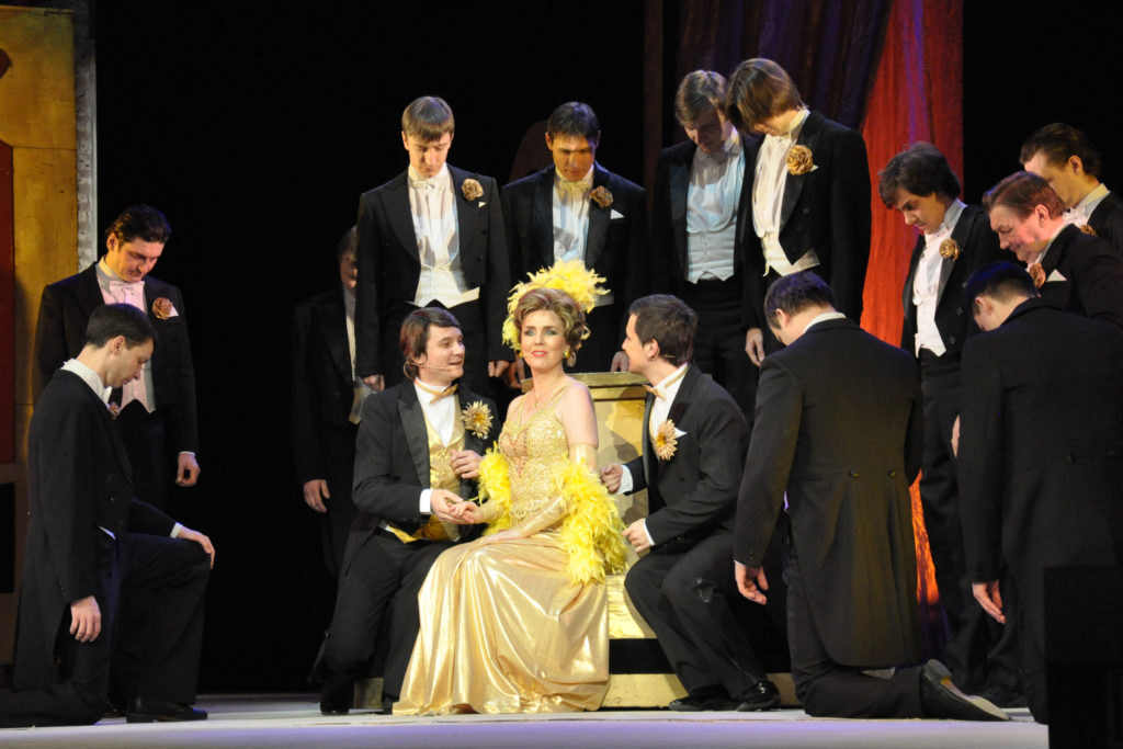 Сцена из спектакля «Веселая вдова»: фотография