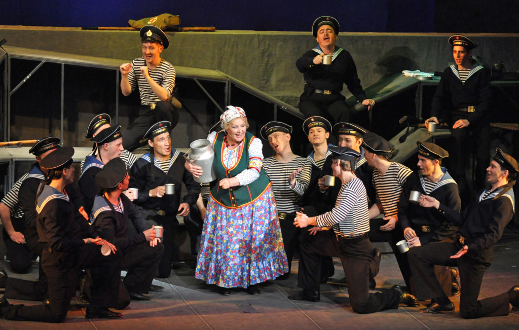Сцена из спектакля «Севастопольский вальс»: фотография