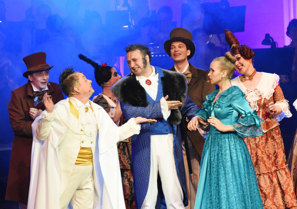 Сцена из спектакля «Дубровский»: фотография