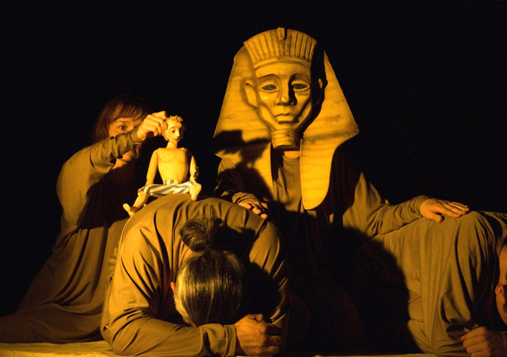 Сцена из спектакля «Пер Гюнт»: фотография