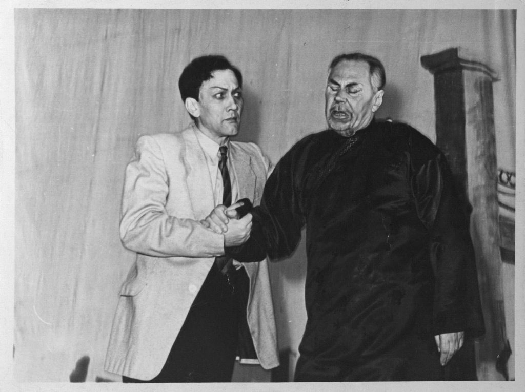 П. Князев (сцена из спектакля «Тайфун»): фотография