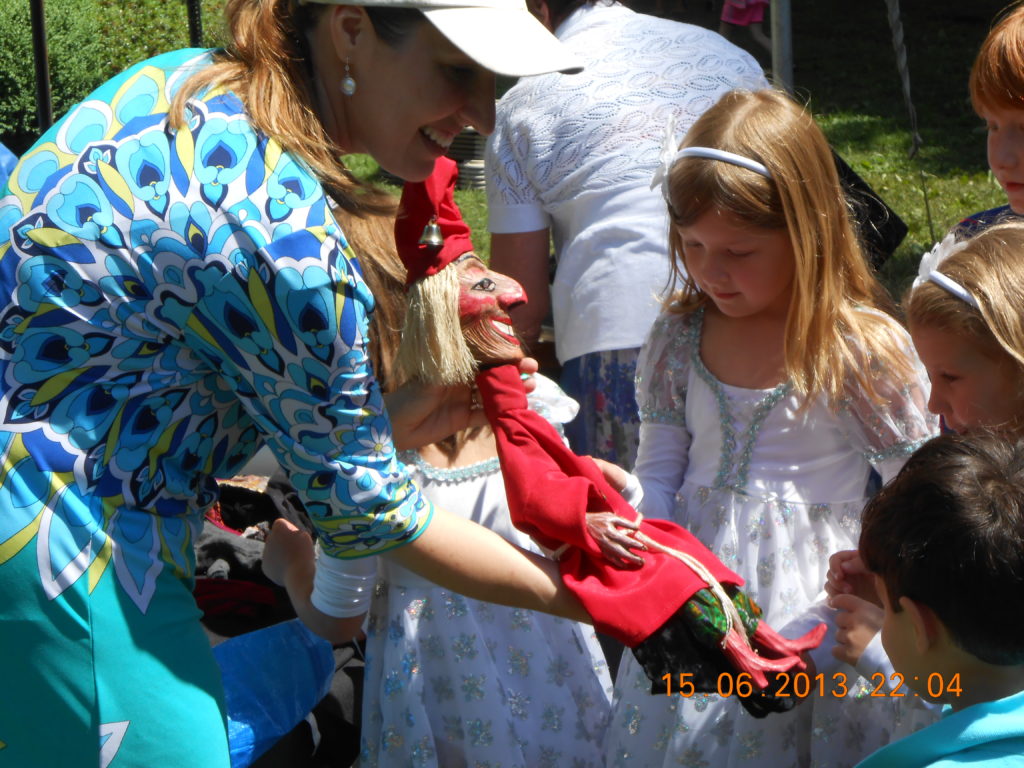 Творческая поездка театра кукол «Сказ» в США (спектакль «Приключения Петра Ивановича Уксусова», встреча со зрителями, г. Бренфорд, 2013 г.): фотография